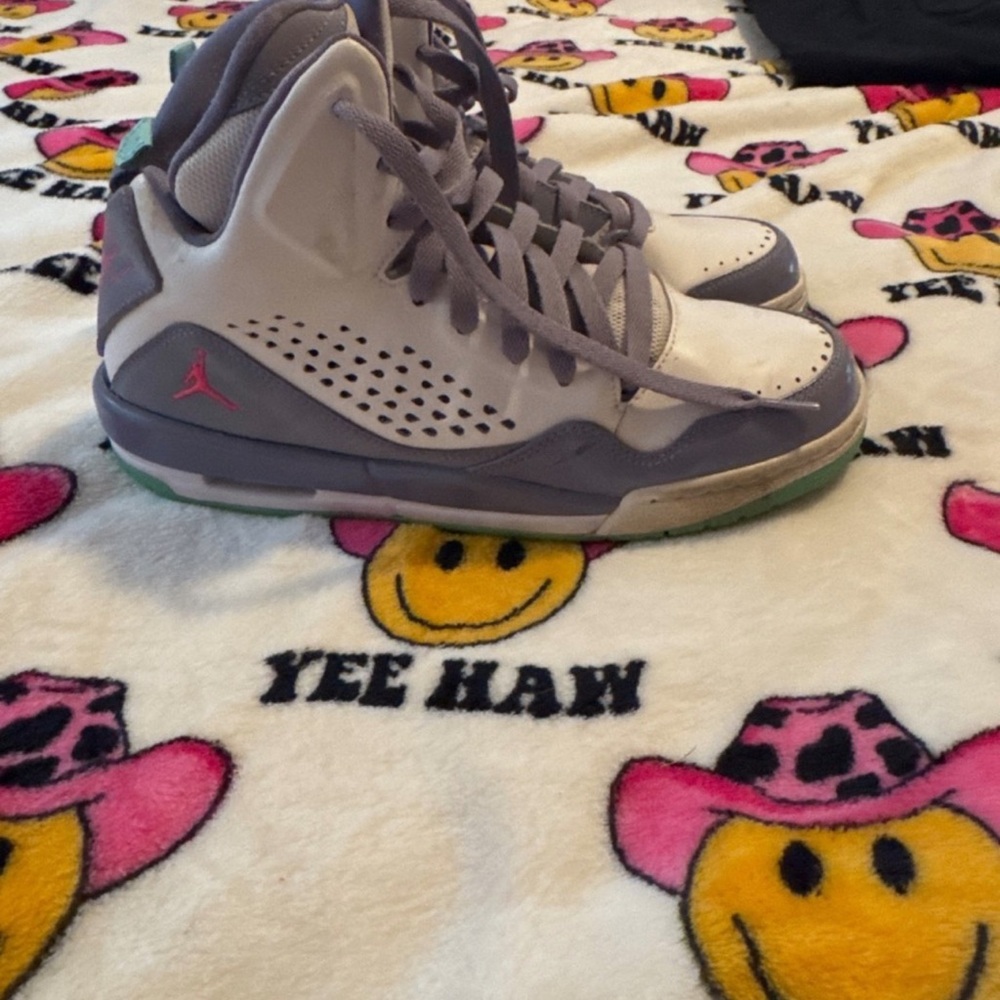 Jordan Kids Sneakers in Gray and White